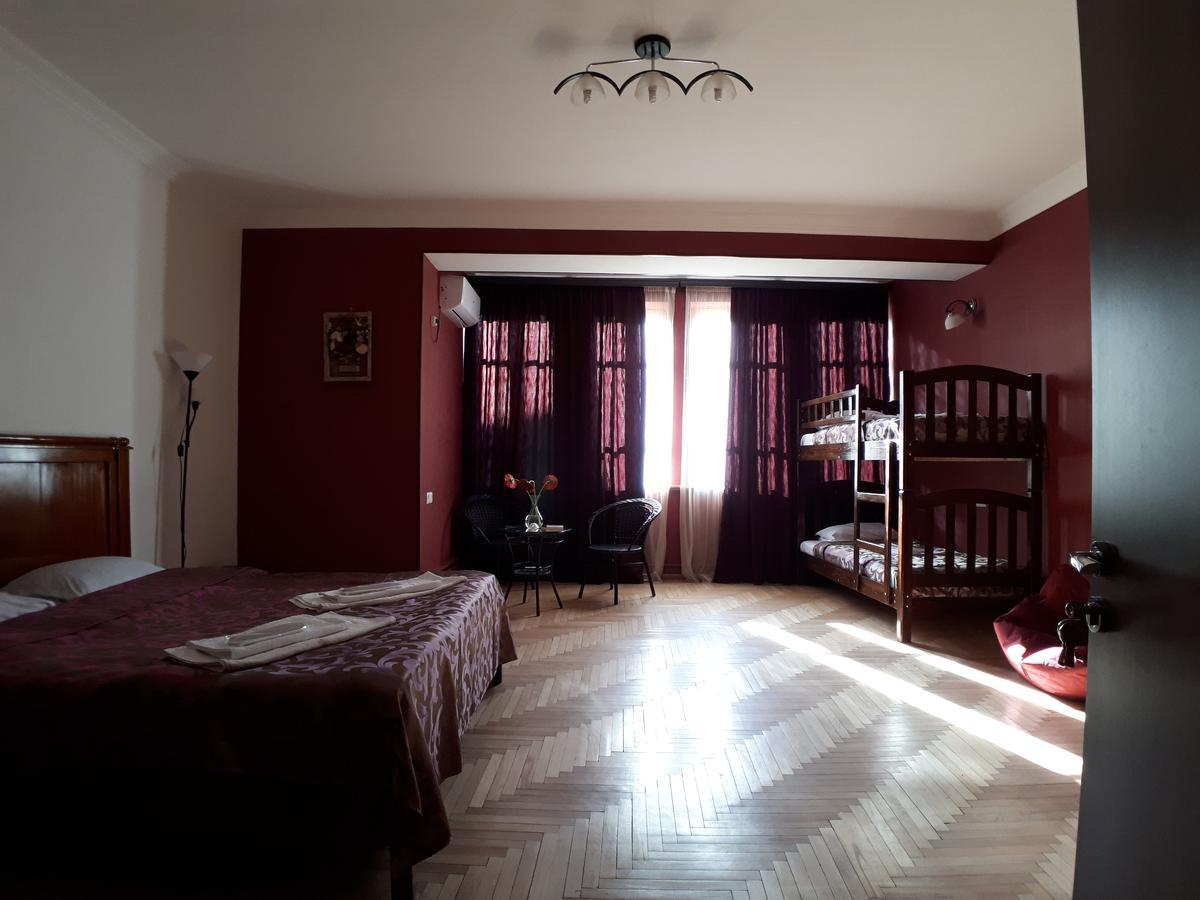 Vazi Hotel ティビリシ エクステリア 写真